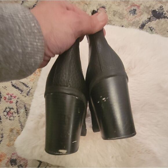 Sam & Libby heeled boots with tread. Sz 8 - Picture 4 of 14